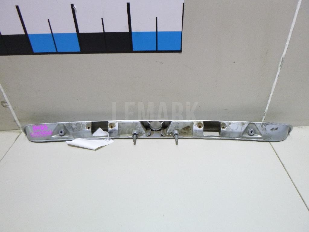 Накладка крышки багажника