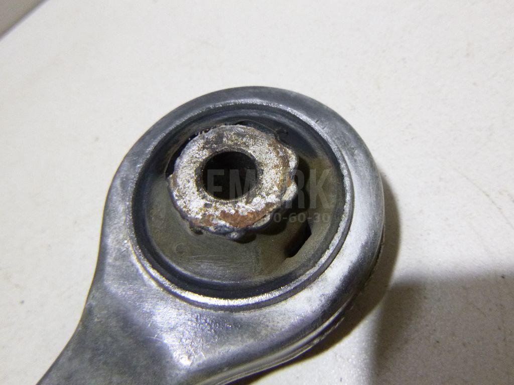 Рычаг передний верхний левый