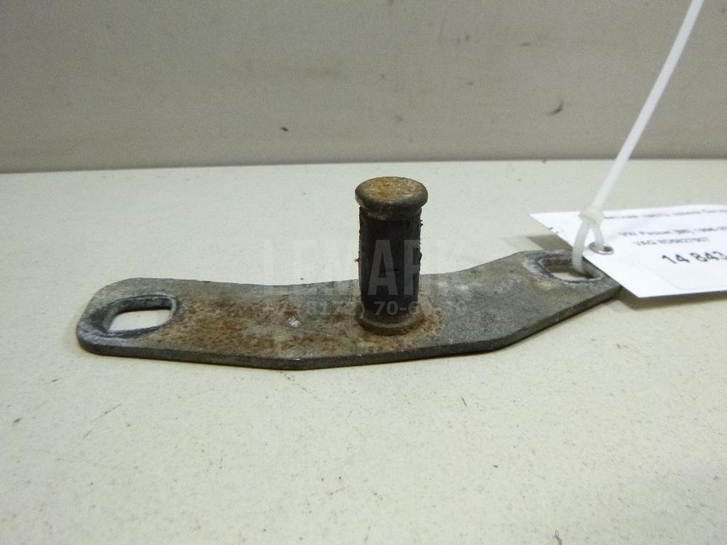 Ответная часть замка багажника