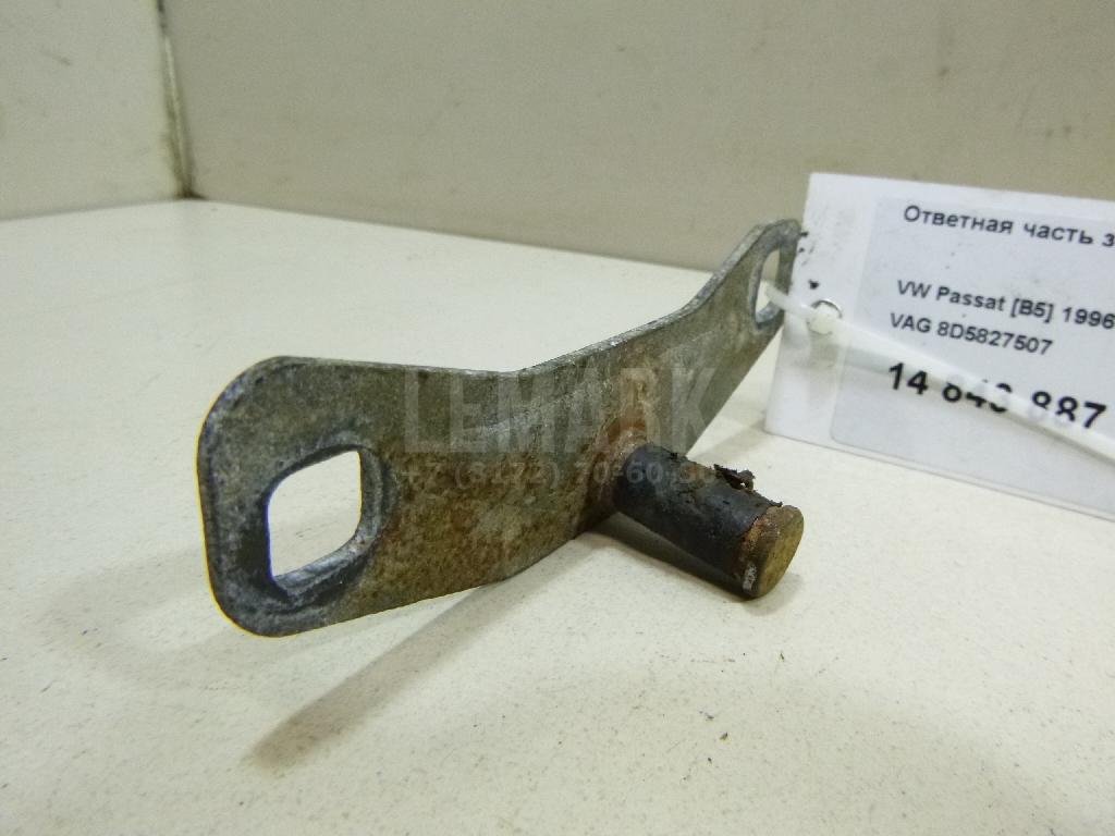 Ответная часть замка багажника