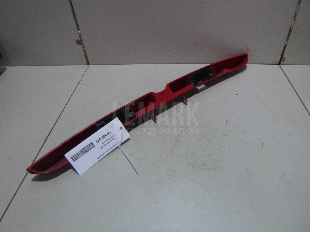 Накладка крышки багажника