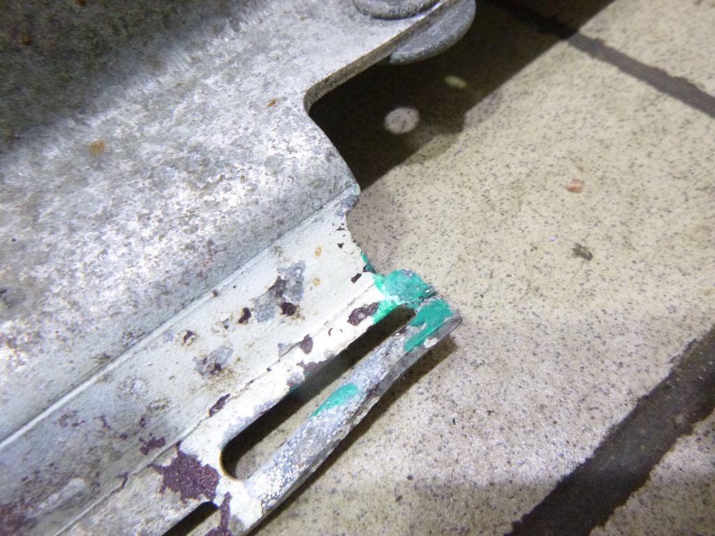 Усилитель заднего бампера