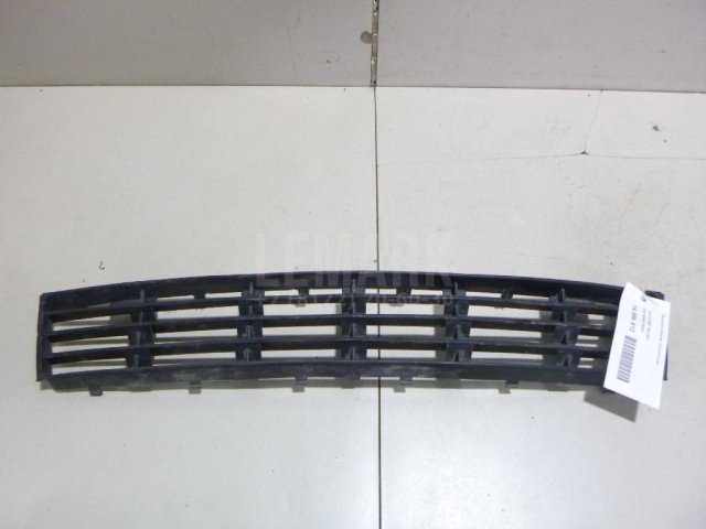Решетка в бампер центральная