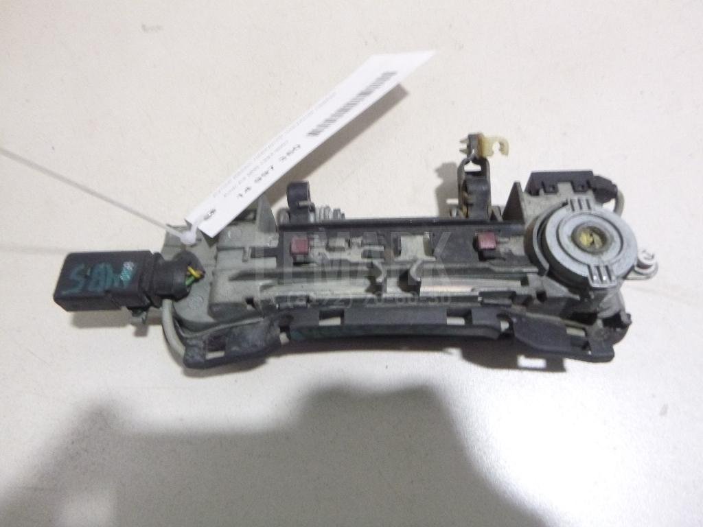 Ручка двери передней наружная правая