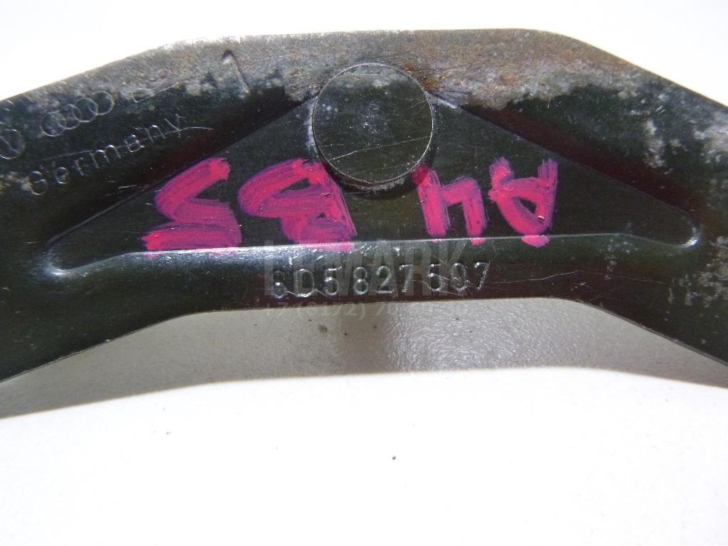 Ответная часть замка багажника