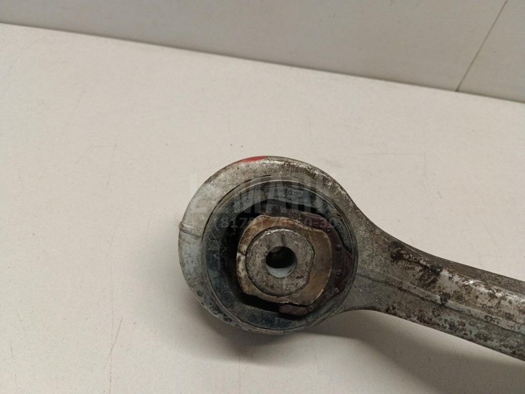 Рычаг передний нижний левый задний