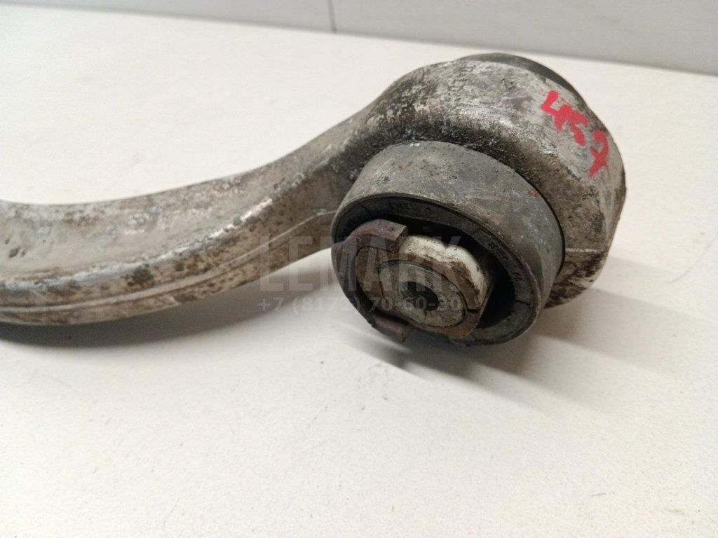 Рычаг передний нижний правый задний