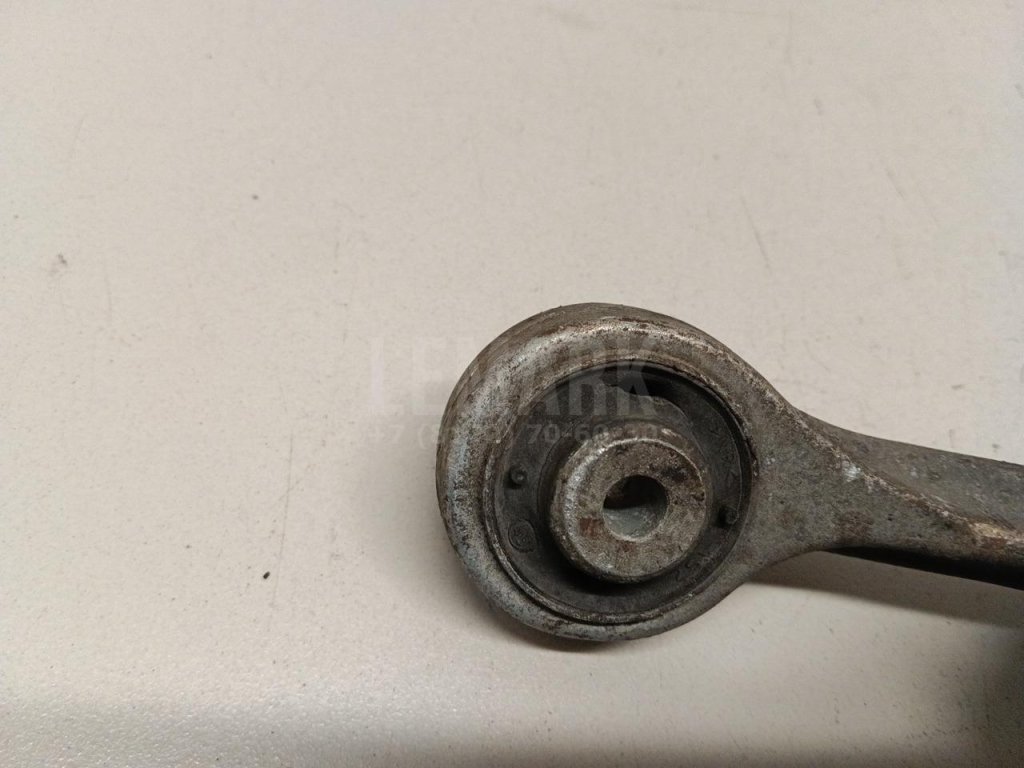 Рычаг передний верхний правый передний