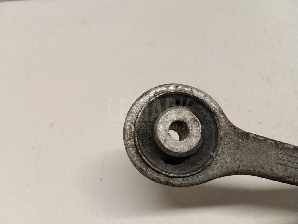 Рычаг передний верхний правый передний