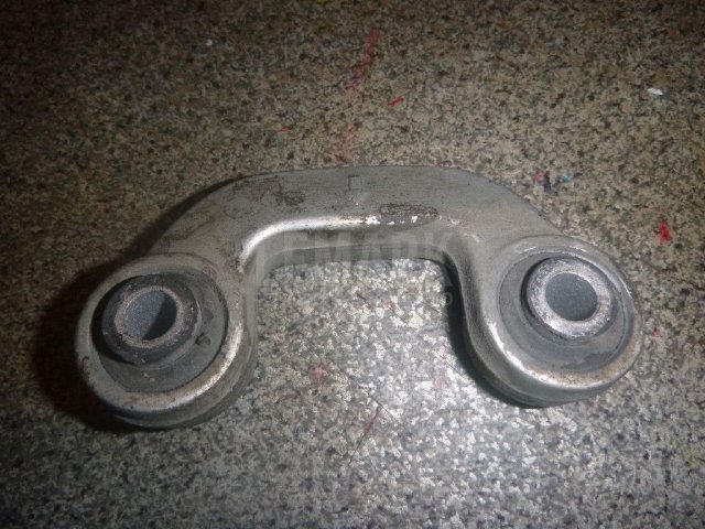 Стойка переднего стабилизатора