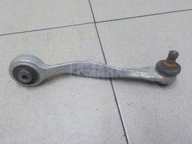 Рычаг передний верхний правый задний