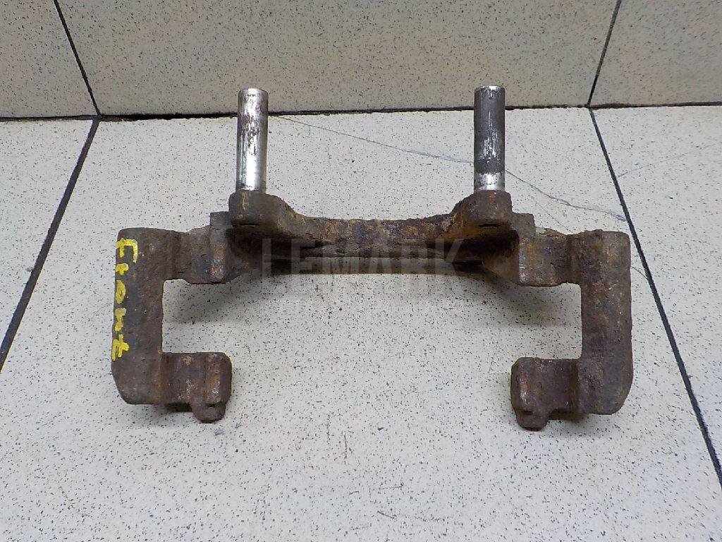 Скоба суппорта переднего