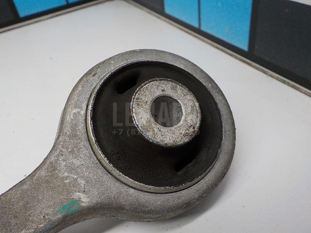 Рычаг передний верхний правый задний