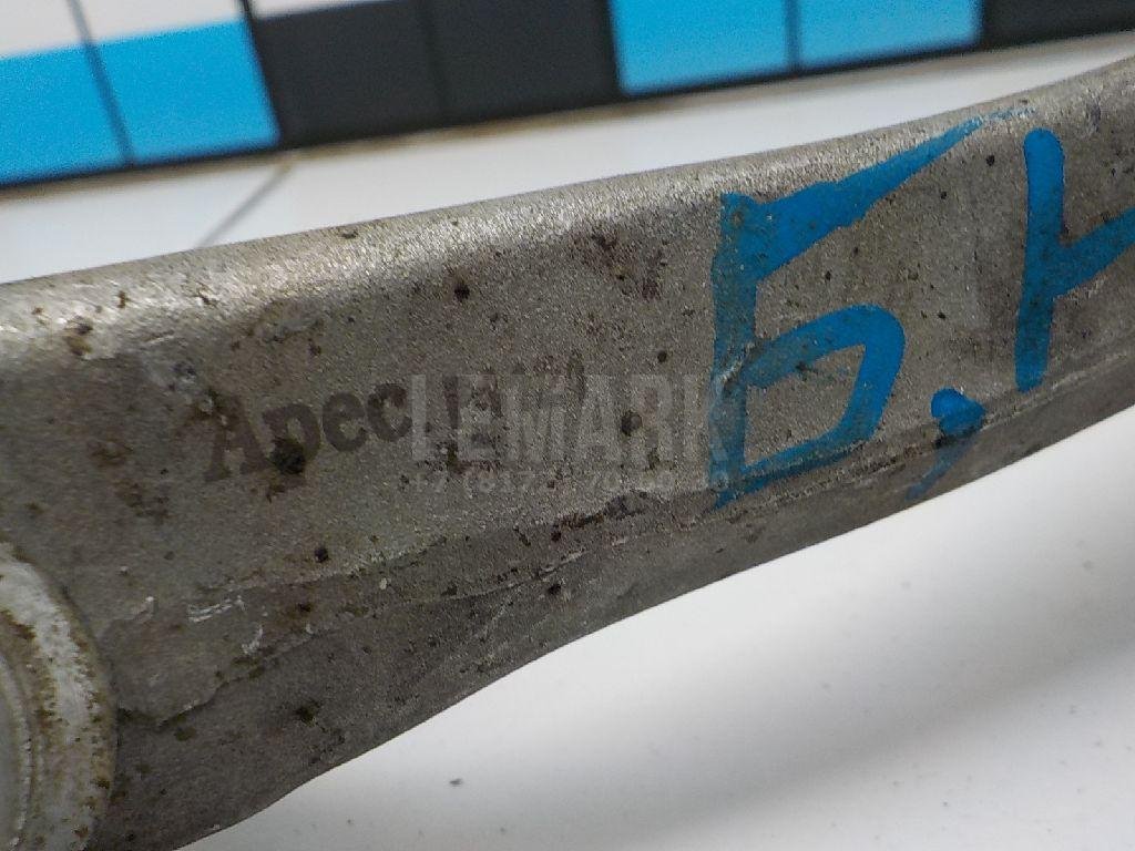 Рычаг передний верхний правый задний