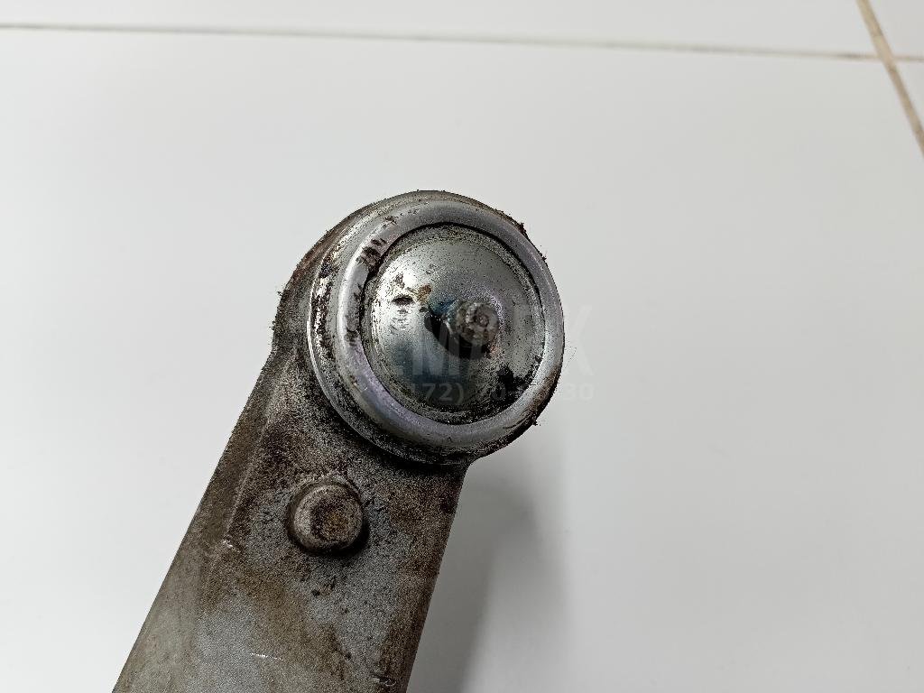 Рычаг передний нижний правый задний