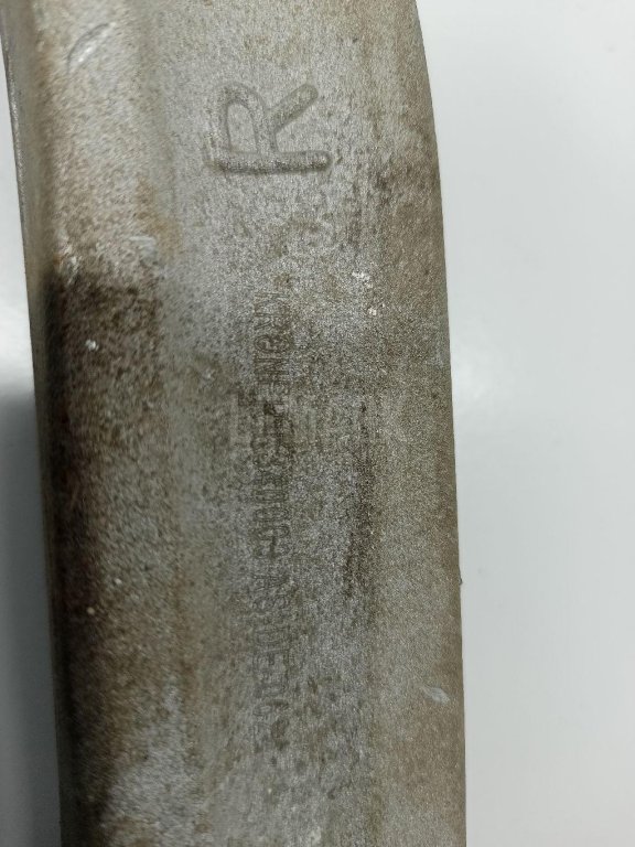 Рычаг передний нижний правый задний