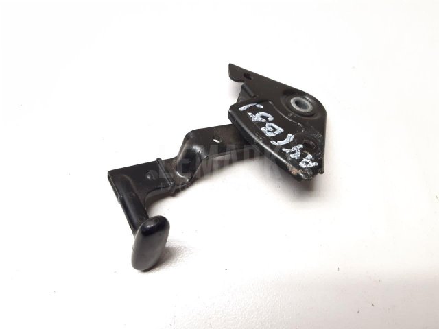 Ручка открывания капота