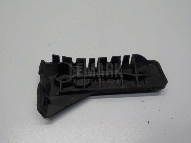 Направляющая переднего бампера правая