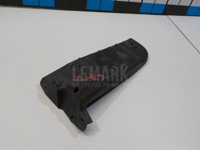 Направляющая заднего бампера правая