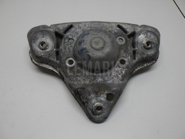 Кронштейн амортизатора