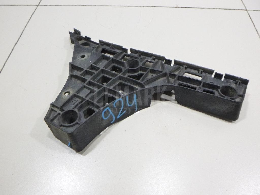 Направляющая заднего бампера левая