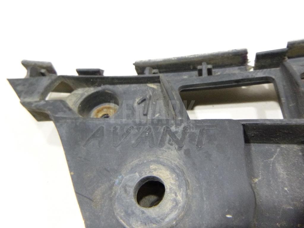 Направляющая заднего бампера левая