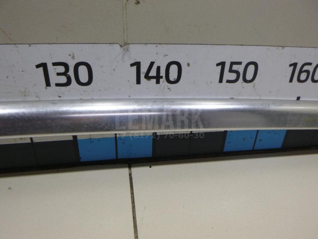 Рейлинг правый (планка на крышу)