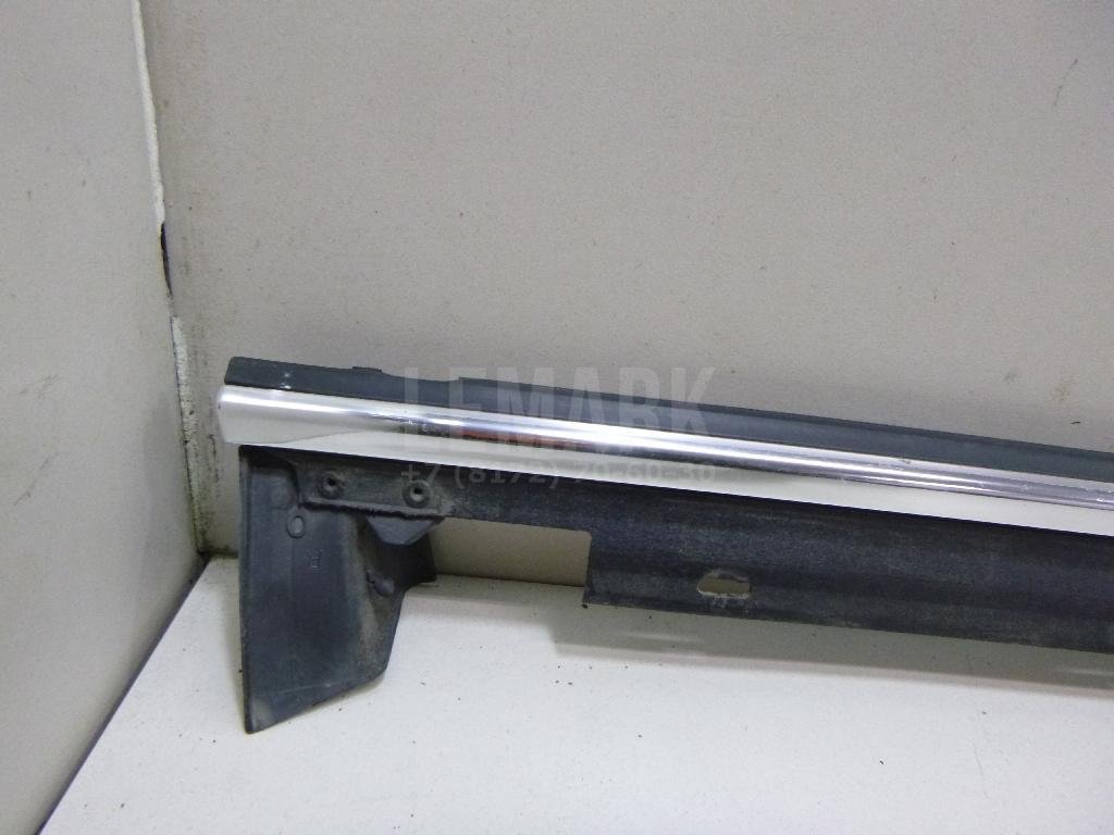 Накладка стекла переднего правого