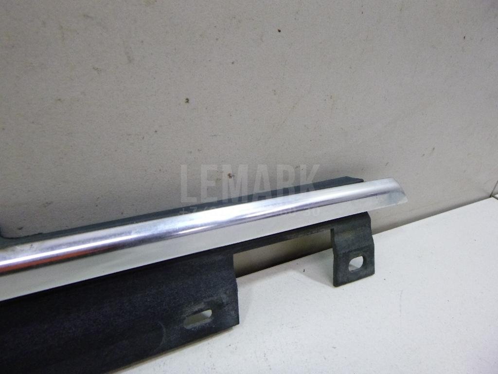 Накладка стекла переднего правого