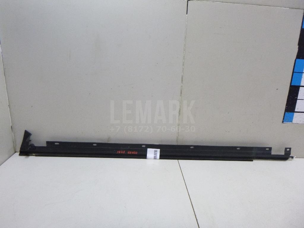 Накладка стекла переднего правого