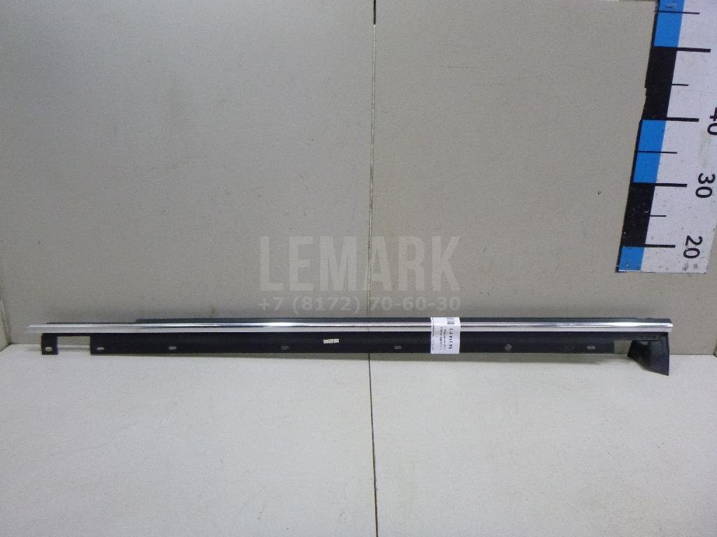 Накладка стекла переднего левого