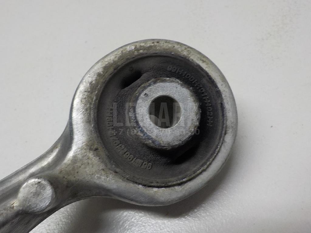 Рычаг передний верхний правый задний