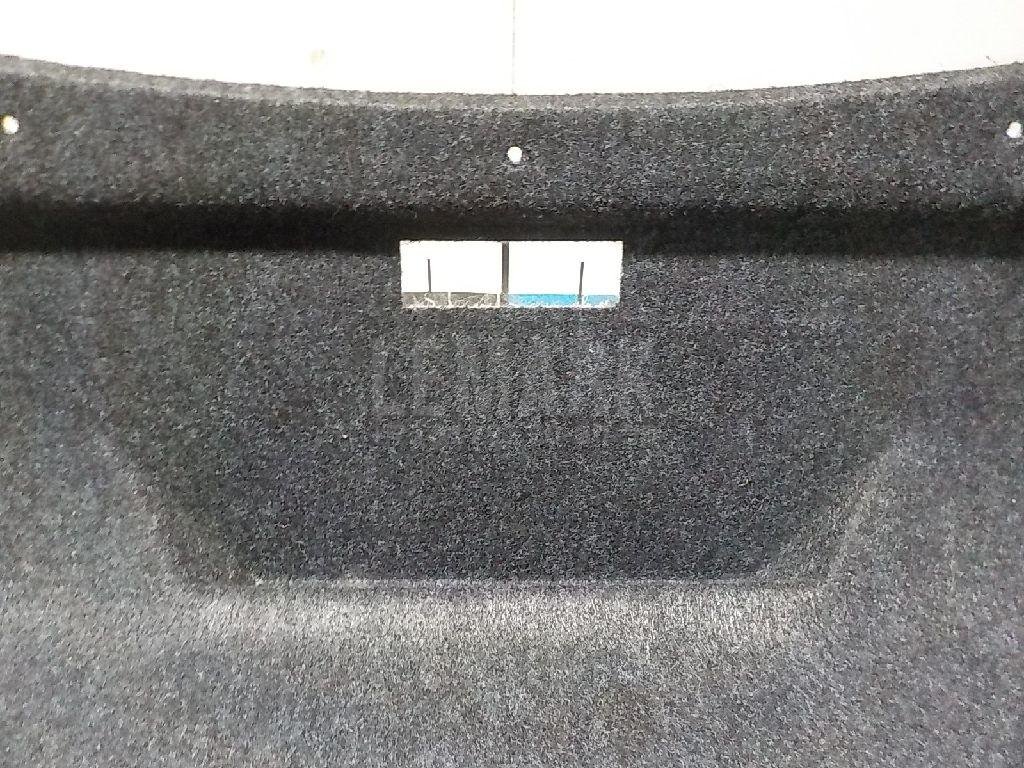 Обшивка крышки багажника