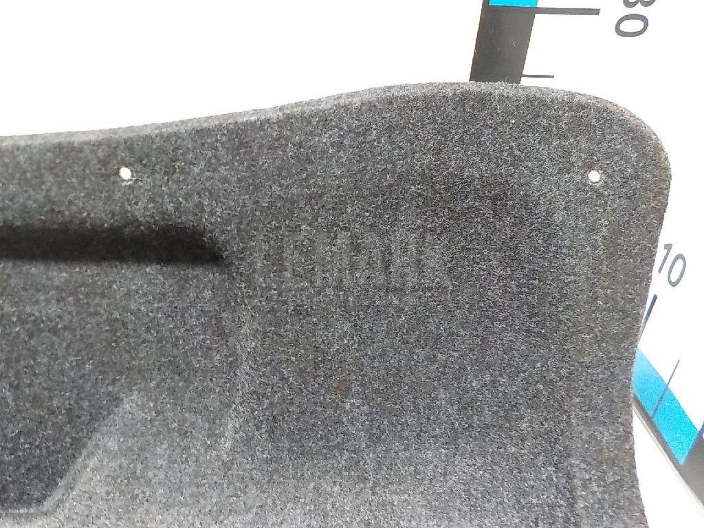 Обшивка крышки багажника