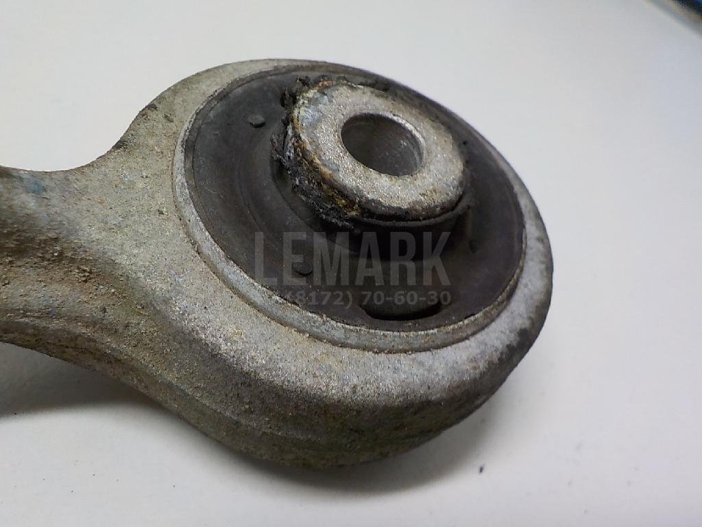 Рычаг передний верхний правый задний