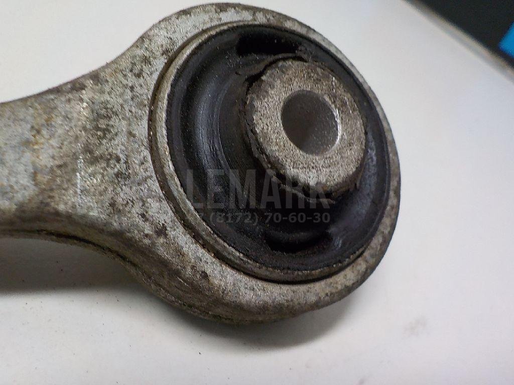 Рычаг передний верхний правый задний