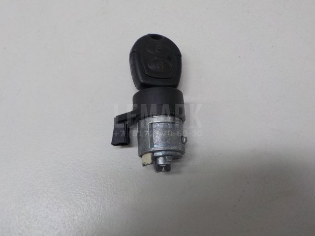 Вставка замка зажигания с ключом