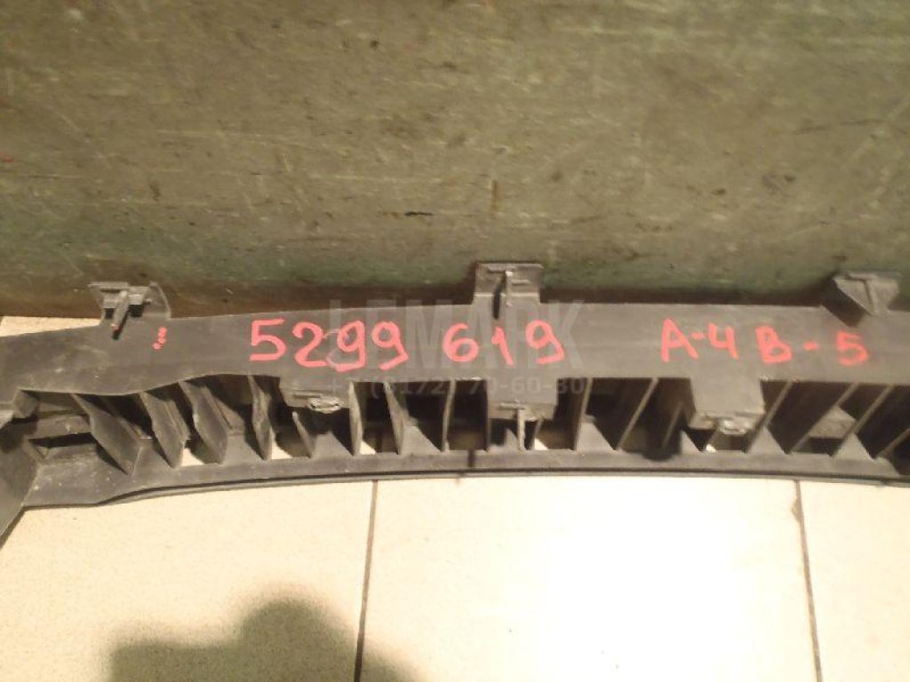 Направляющая заднего бампера