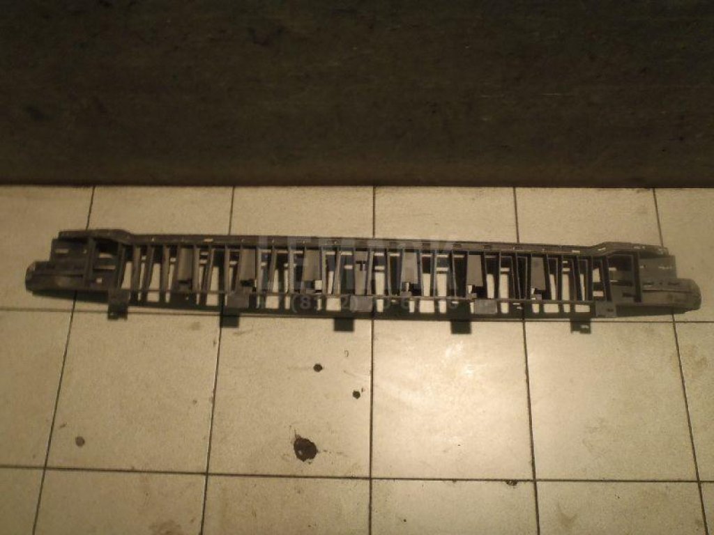 Направляющая заднего бампера