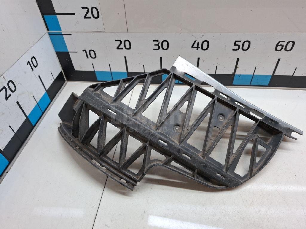 Направляющая заднего бампера левая