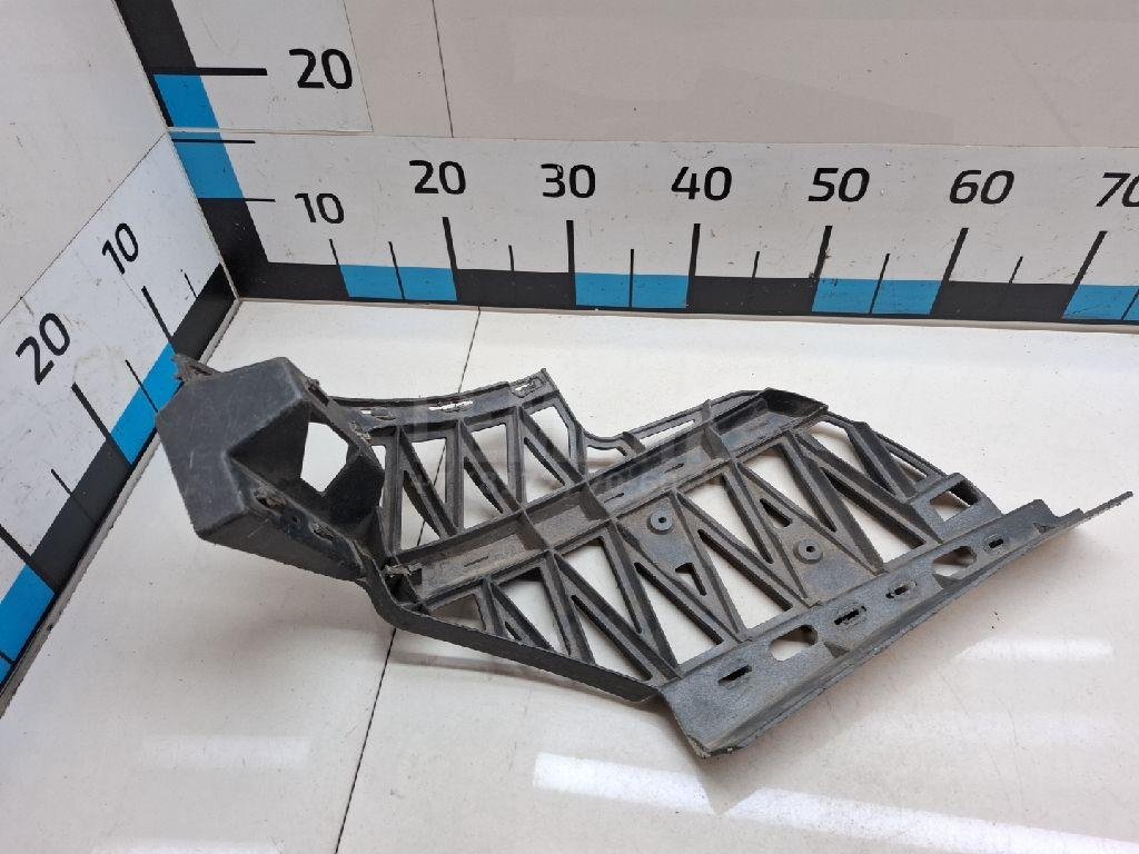 Направляющая заднего бампера левая