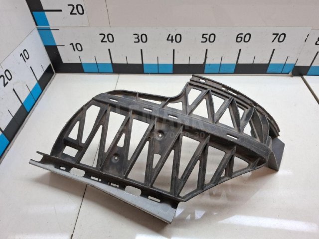 Направляющая заднего бампера левая