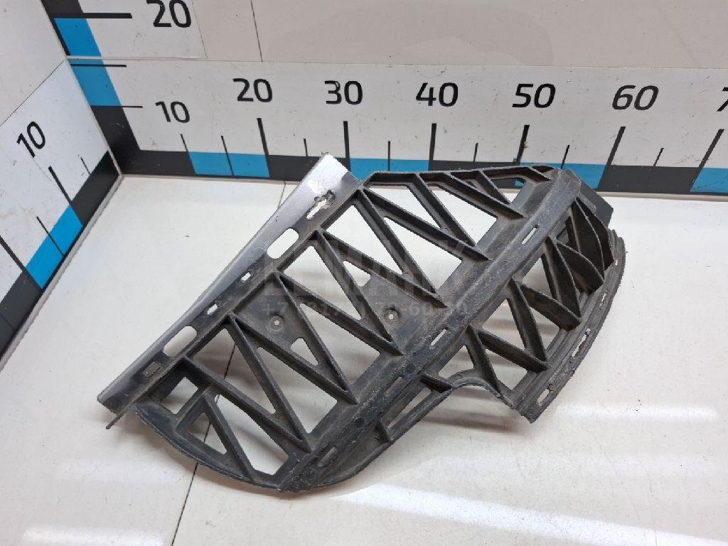 Направляющая заднего бампера правая