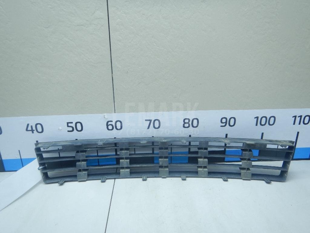 Решетка в бампер центральная