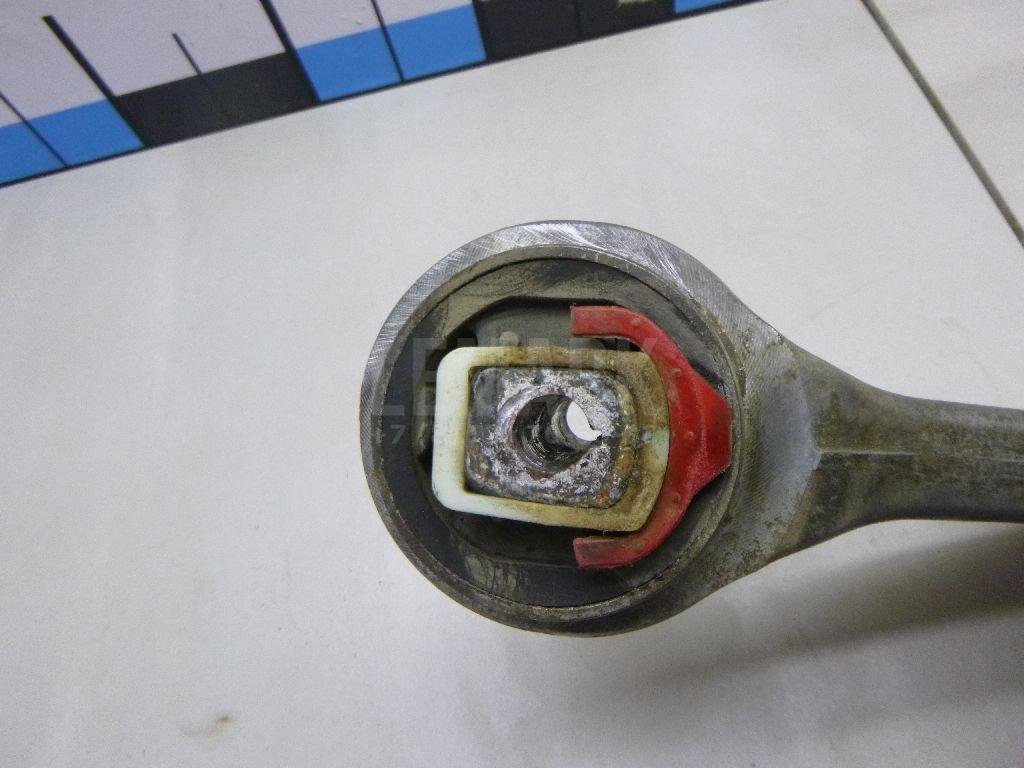 Рычаг передний нижний левый задний