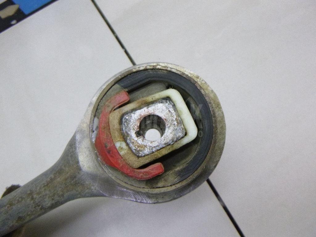 Рычаг передний нижний правый задний