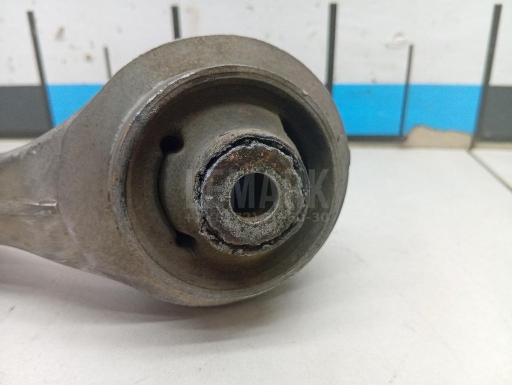 Рычаг передний нижний левый задний