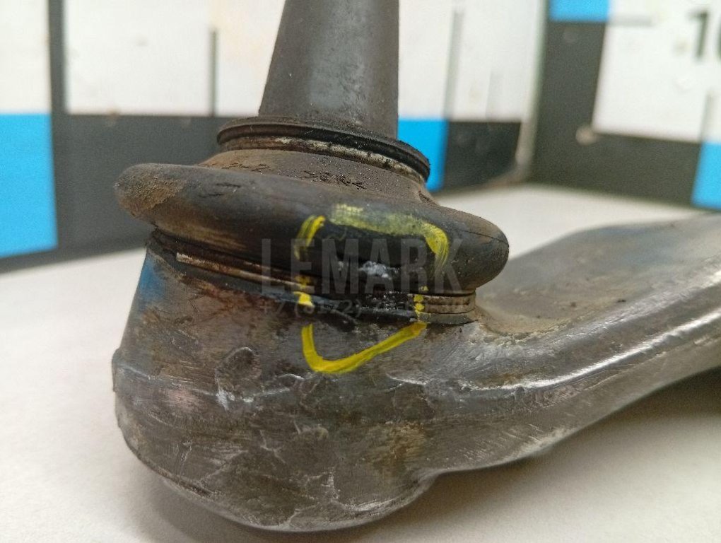 Рычаг передний нижний левый задний