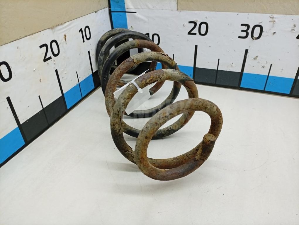 Пружина передняя