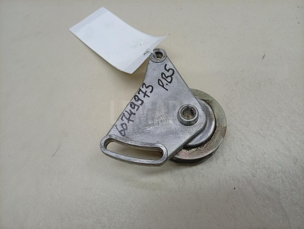 Ролик руч.ремня с кронштейном